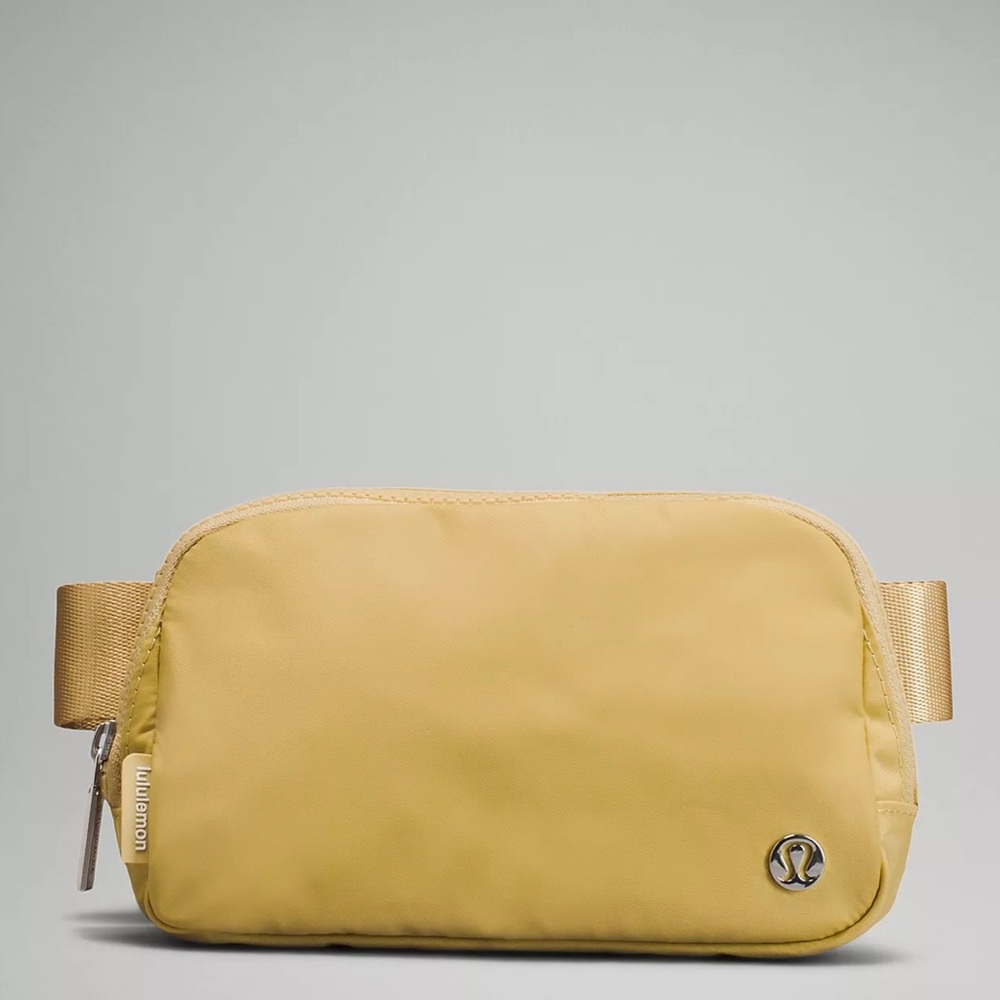 Lululemon Everywhere Belt Bag (New Version) - Golden Sand